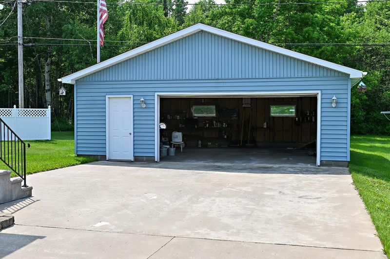 2012 E 31st St, Hibbing, MN 55746