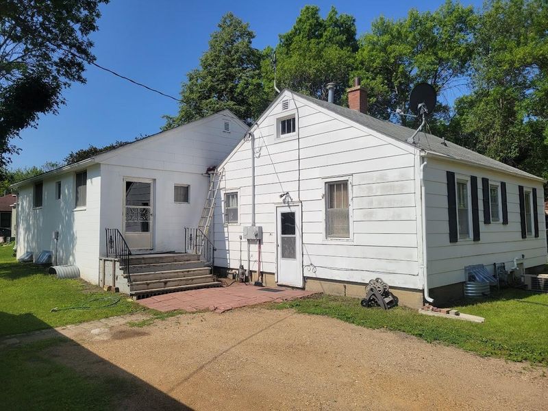 700 7th St, Walnut Grove, MN 56180
