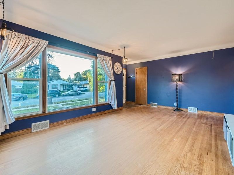 1105 Charlton St, West Saint Paul, MN 55118