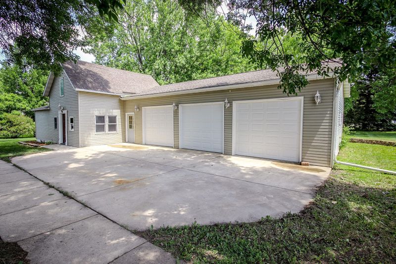 219 NE 2nd St, Buffalo Lake, MN 55314