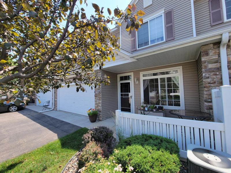 1657 Prescott Ct, Chaska, MN 55318