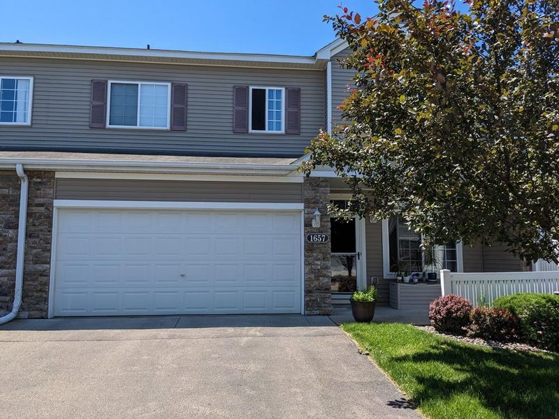 1657 Prescott Ct, Chaska, MN 55318