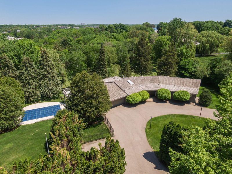 340 Peavey Rd, Wayzata, MN 55391
