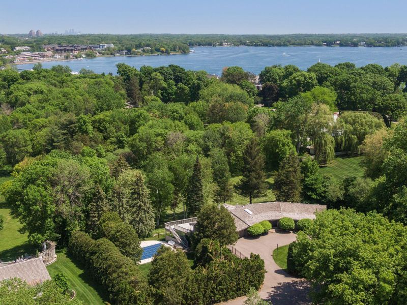 340 Peavey Rd, Wayzata, MN 55391
