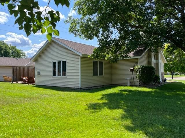 9252 Windsor Ter N, Brooklyn Park, MN 55443