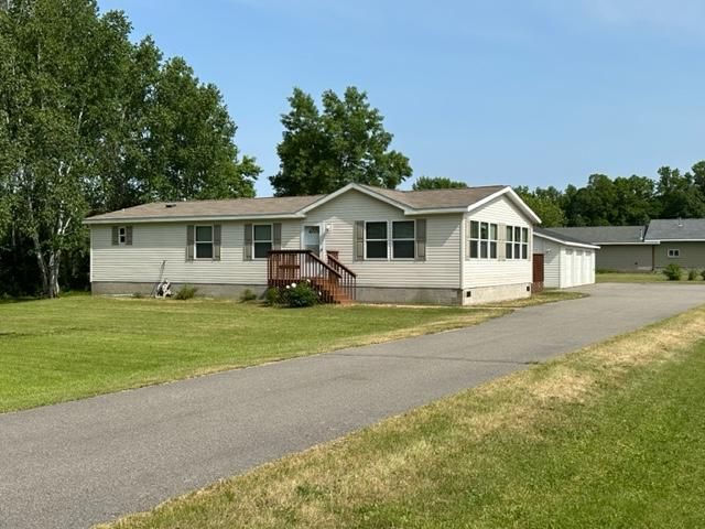 26544 Evergreen St, Cohasset, MN 55721