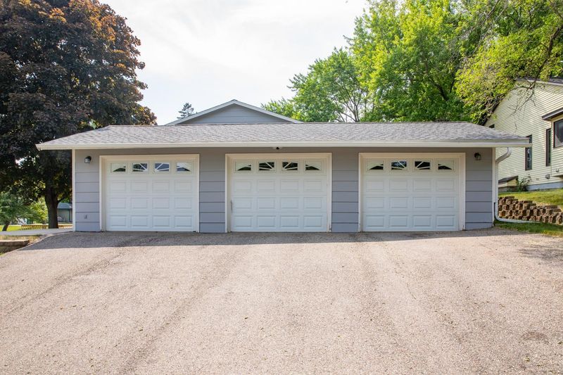405 24th St SW, Rochester, MN 55902