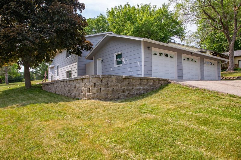 405 24th St SW, Rochester, MN 55902