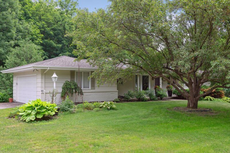 16967 Chiltern Hills Rd, Minnetonka, MN 55345