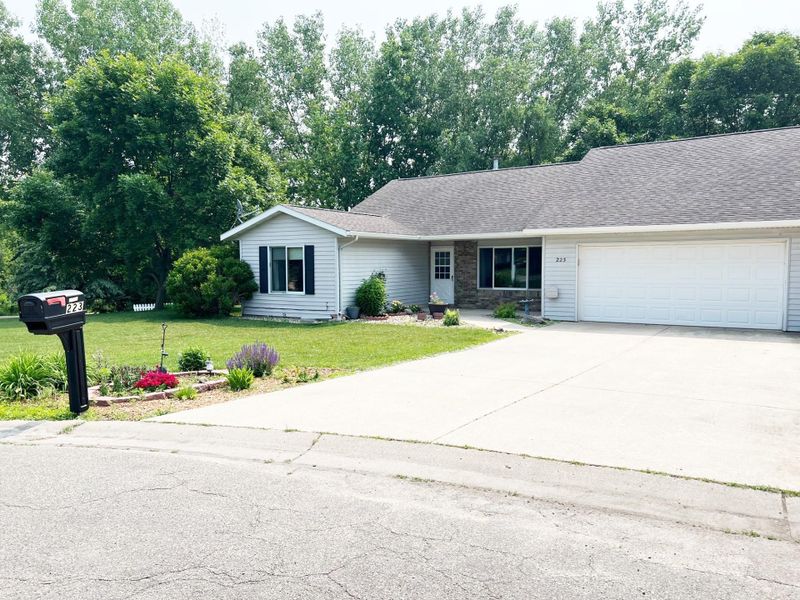 223 Lakeview Dr, Spicer, MN 56288