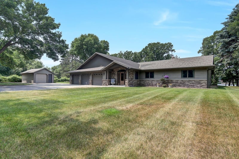 5025 NE River Rd, Sauk Rapids, MN 56379