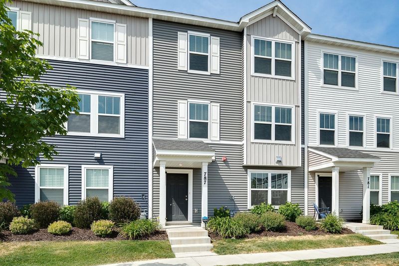 787 Midtown Ln, New Brighton, MN 55112
