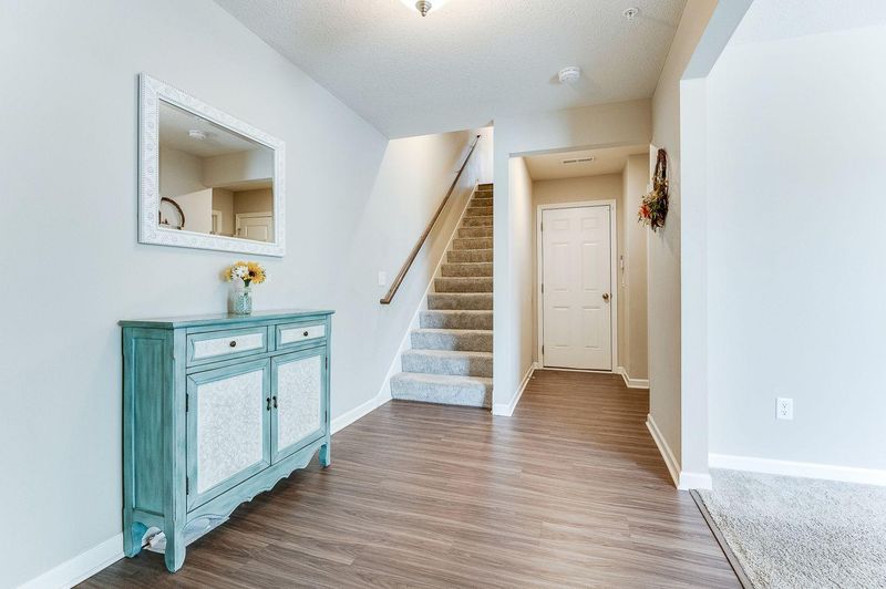 787 Midtown Ln, New Brighton, MN 55112