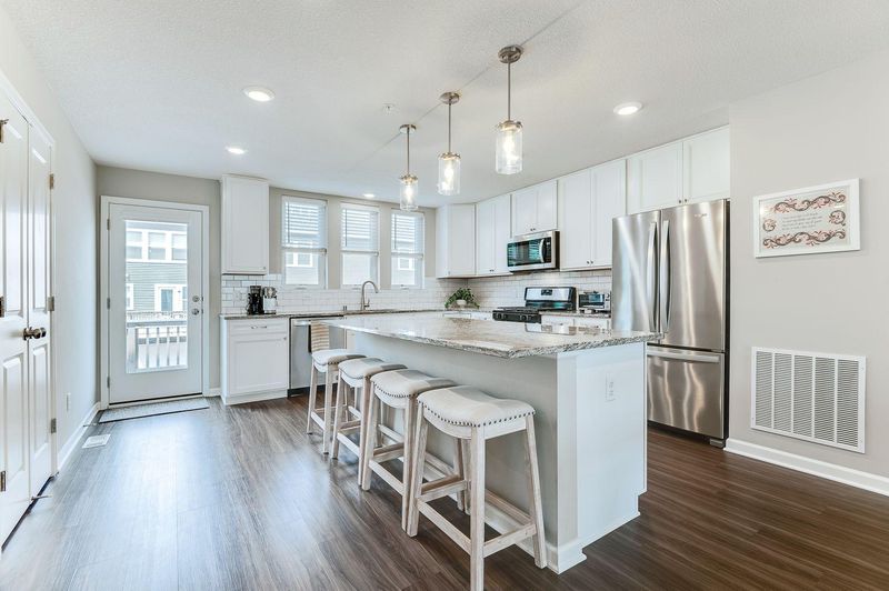 787 Midtown Ln, New Brighton, MN 55112