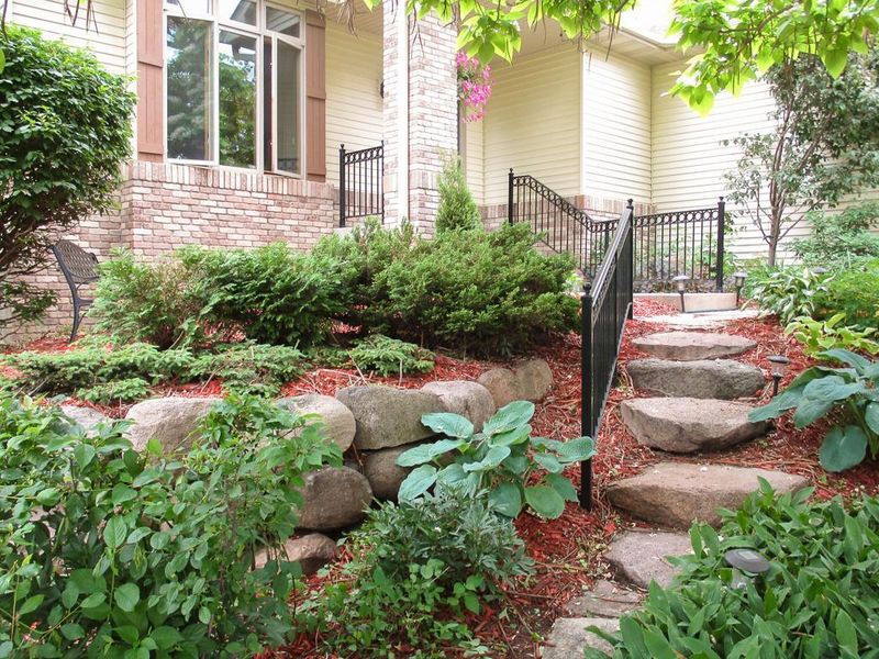 516 Salem Ct, Mahtomedi, MN 55115
