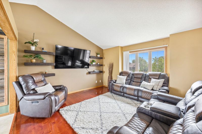 3567 Woodside Dr, Monticello, MN 55362