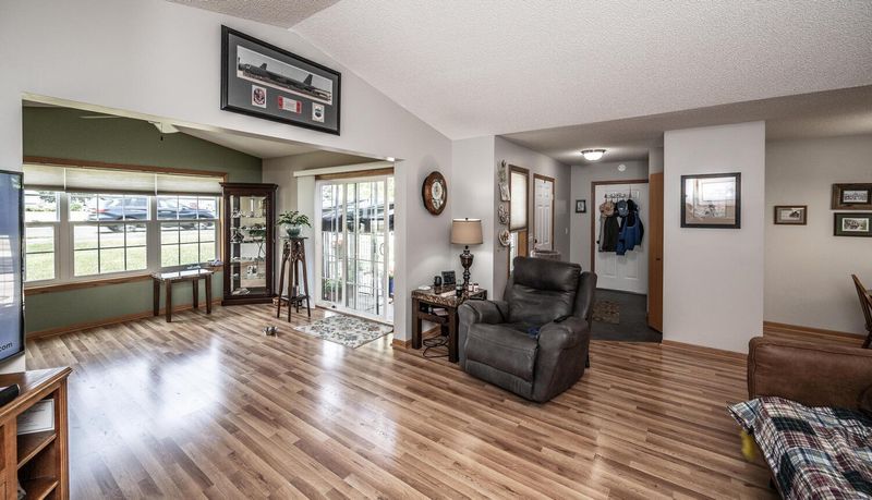 822 Roundhouse St, Shakopee, MN 55379