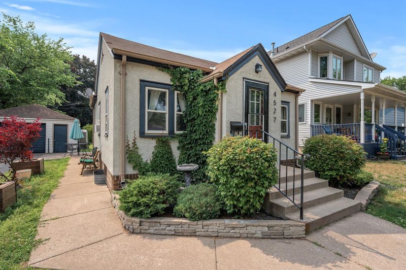 4527 Thomas Ave N, Minneapolis, MN 55412