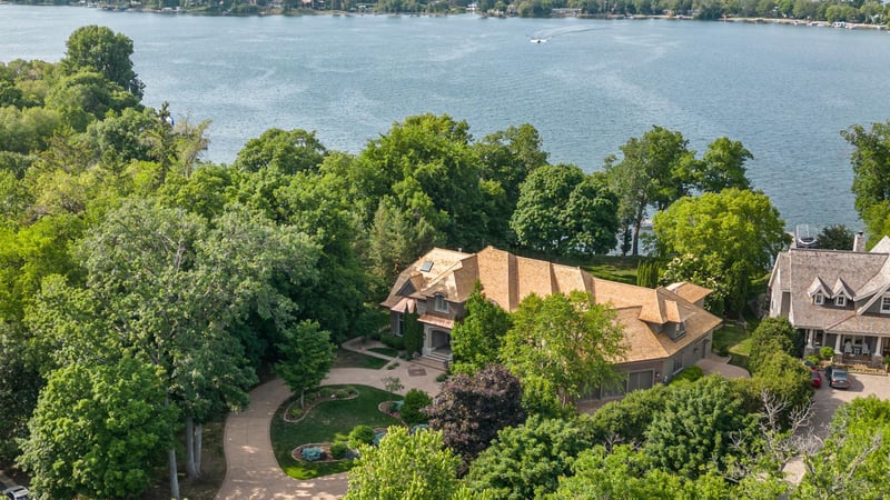 40 Clay Cliffe Dr, Excelsior, MN 55331