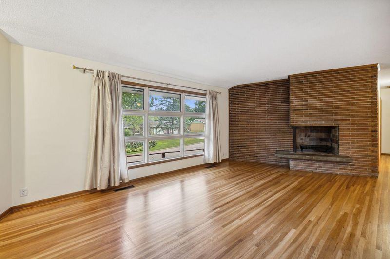 2110 N Perry Ave N, Golden Valley, MN 55422