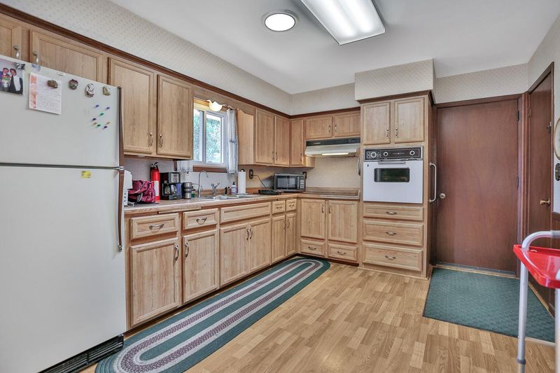 1848 Belland Ave, White Bear Lake, MN 55110