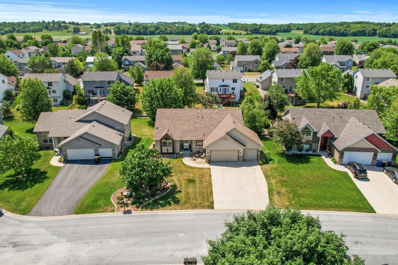 2972 Clary Ct, Shakopee, MN 55379