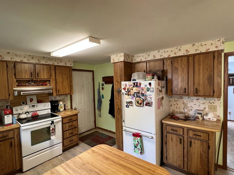 103 9th Ave NE, Roseau, MN 56751