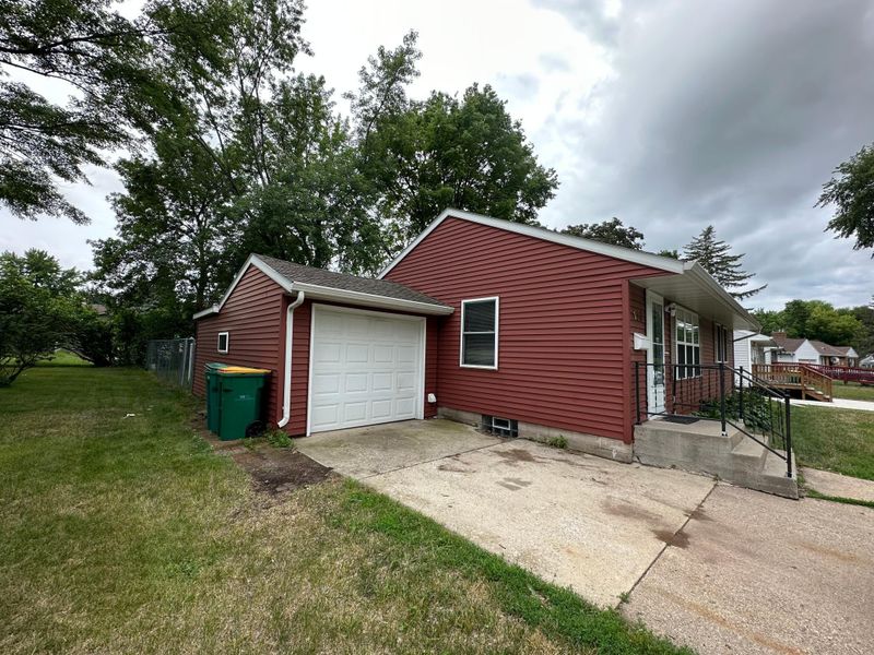 630 E 4th St, Litchfield, MN 55355