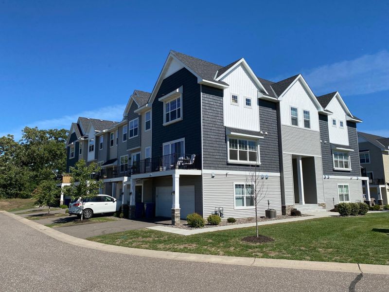 11956 Emery Village Dr N, Champlin, MN 55316