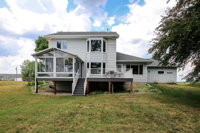 11646 Sunset Cir, Hutchinson, MN 55350