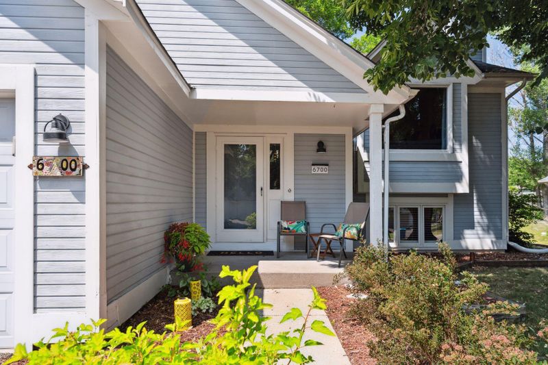 6700 Amherst Ln, Eden Prairie, MN 55346