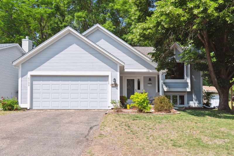 6700 Amherst Ln, Eden Prairie, MN 55346