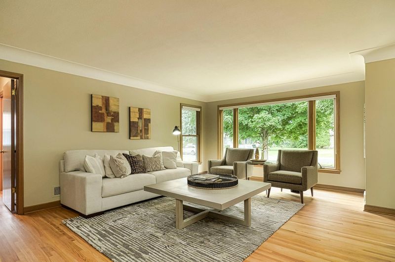 6004 Fairfax Ave, Edina, MN 55424