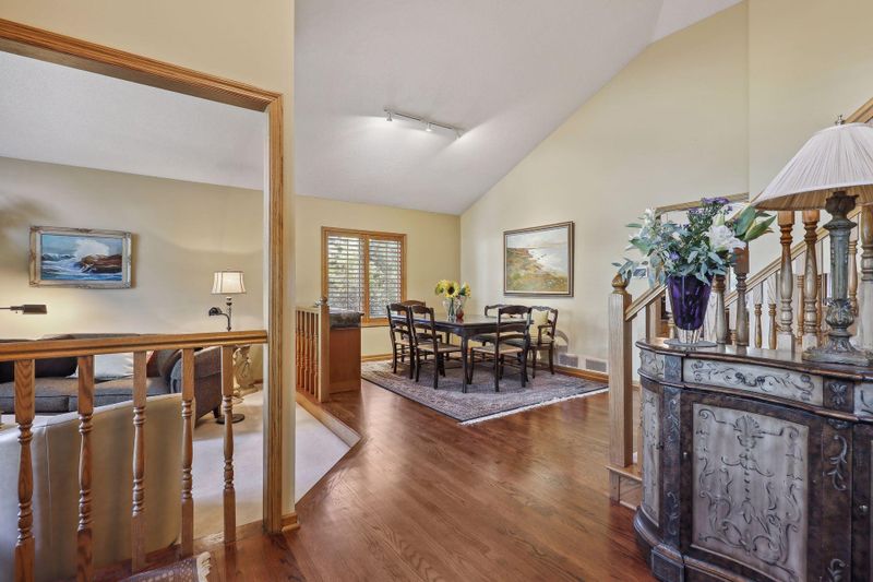 2266 Whispering Trl, Eagan, MN 55122