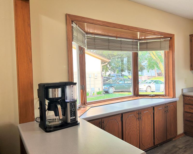 6548 N Upper 20th St N, Oakdale, MN 55128