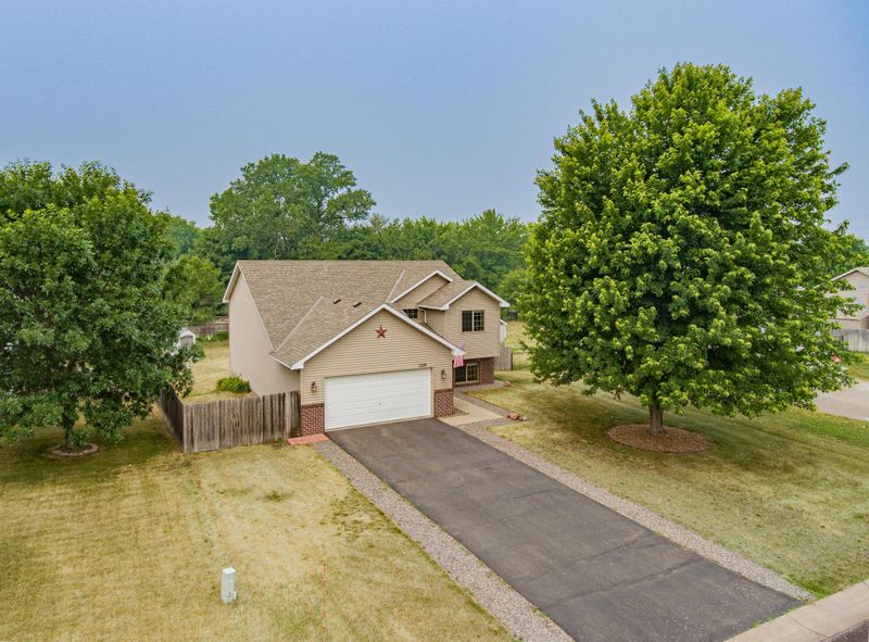 1209 Deer Haven Dr, Isanti, MN 55040