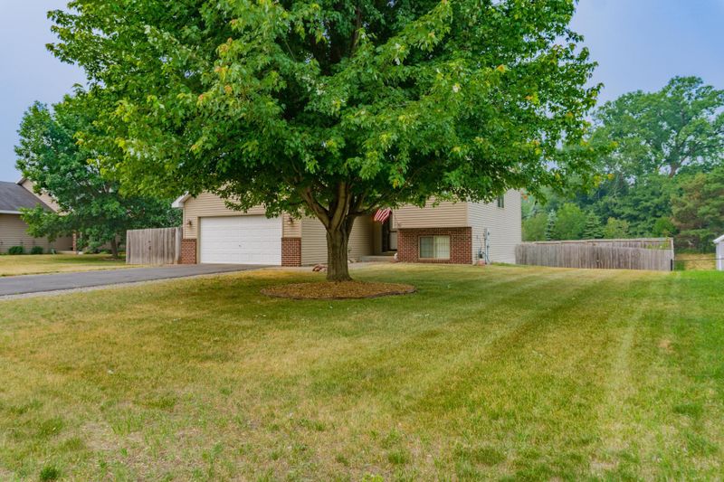 1209 Deer Haven Dr, Isanti, MN 55040