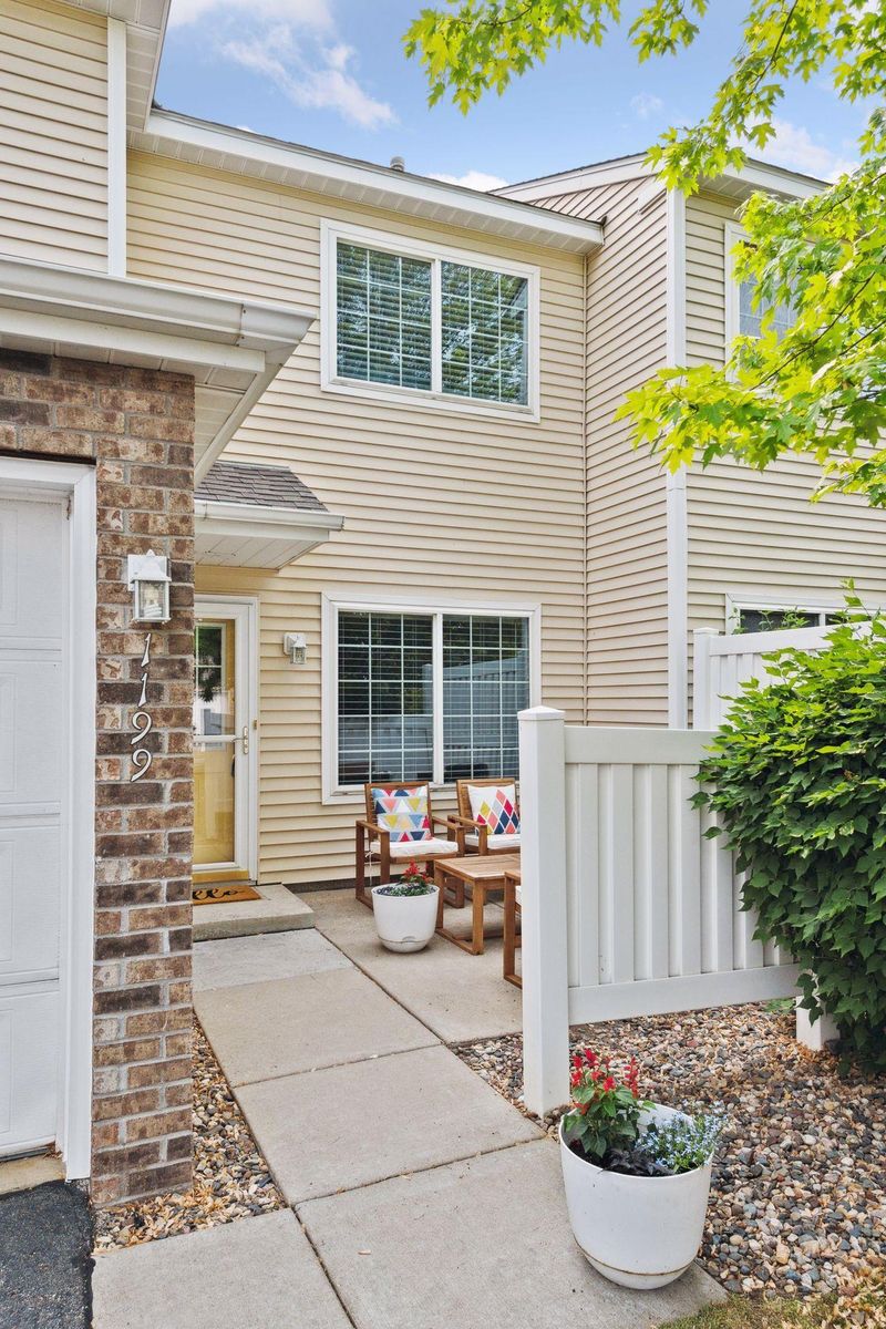 1199 Elmwood Ave, Shakopee, MN 55379