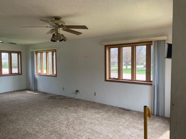 307 N Deaver Ave, Jeffers, MN 56145