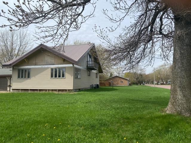 307 N Deaver Ave, Jeffers, MN 56145