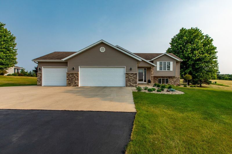 654 Zumbro Hills Dr SW, Oronoco, MN 55960