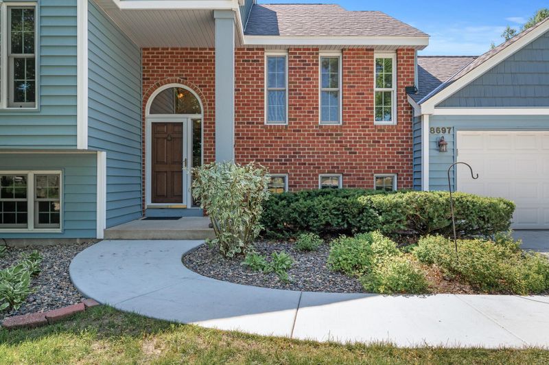8697 Bayard Ct, Eden Prairie, MN 55347