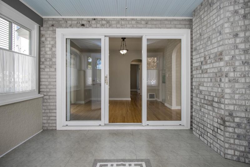1404 Charles Ave, Saint Paul, MN 55104