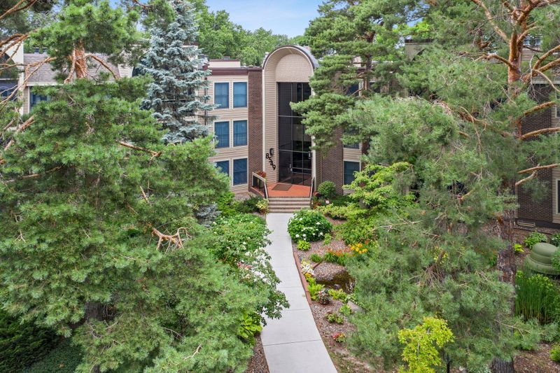 8549 Irwin Rd #332, Bloomington, MN 55437