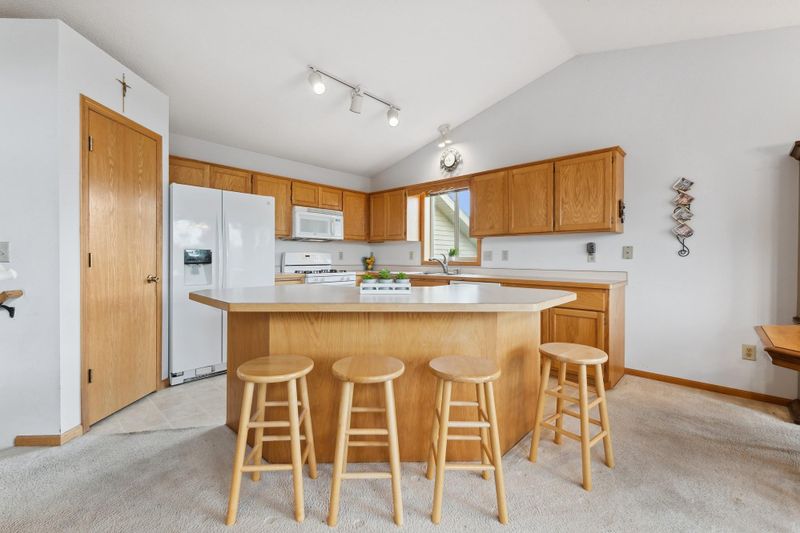 3583 Mckenna Ct, Monticello, MN 55362