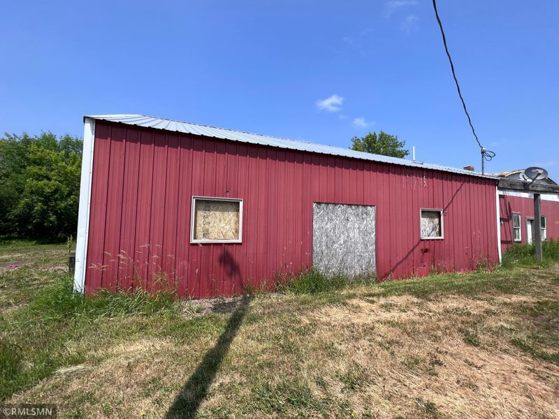 237 S Main St, Henriette, MN 55036