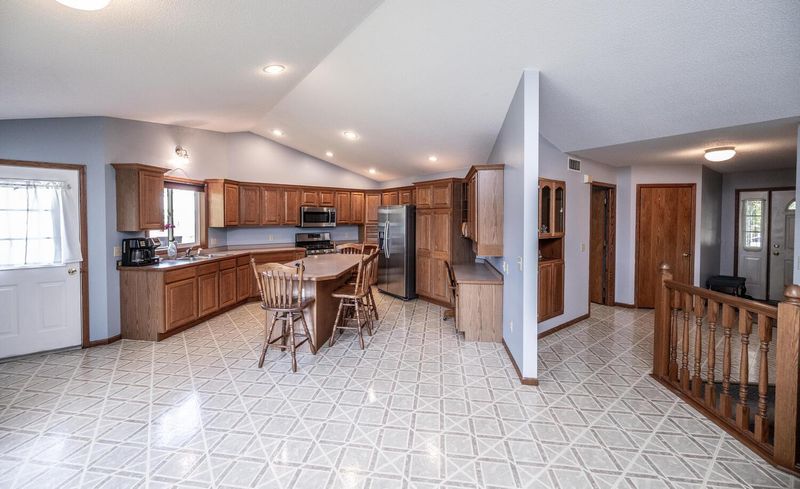 1483 Autumn Dr, Owatonna, MN 55060