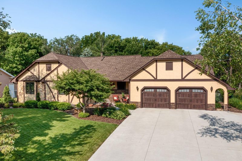2440 Cannon St, Hastings, MN 55033