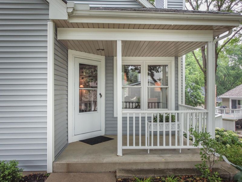 8837 Hawthorne Dr, Eden Prairie, MN 55347