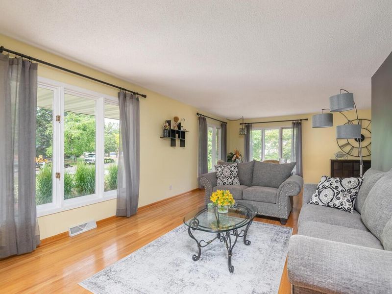 5209 Sequoia Dr, Minnetonka, MN 55345